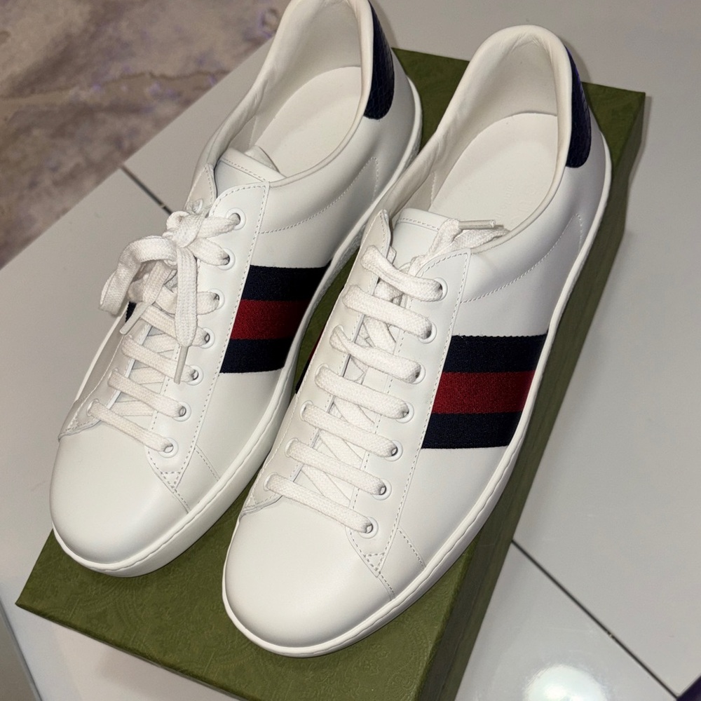 Gucci White Leather Men's Sneaker with Navy and Red Stripes